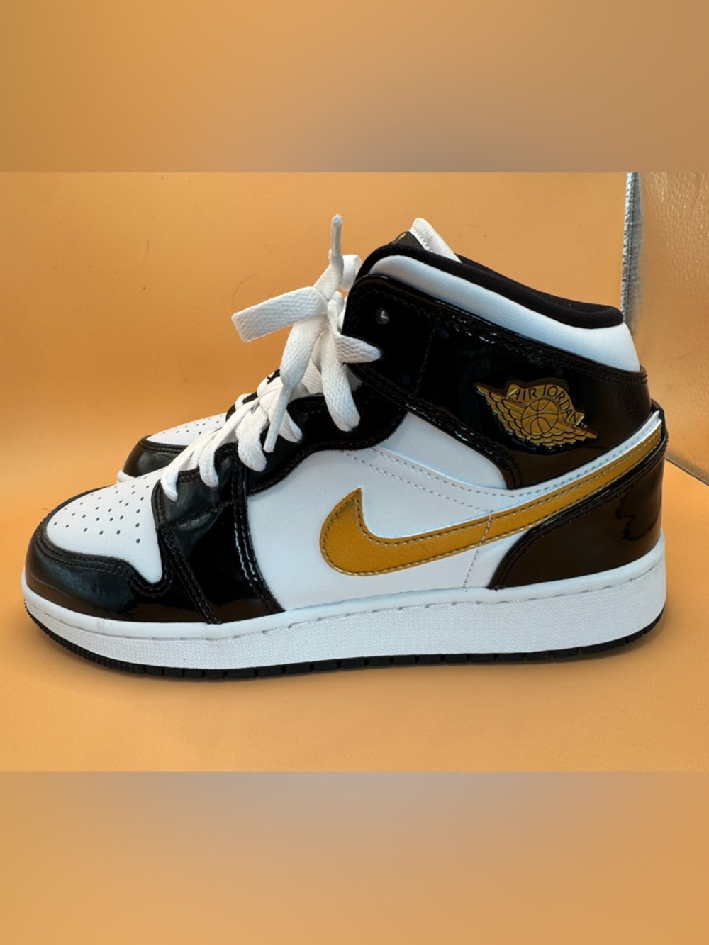 Nike Air Jordan 1 Mid SE Black Gold Patent Women’s 7 (5.5Y) Worn Once - Picture 2 of 16